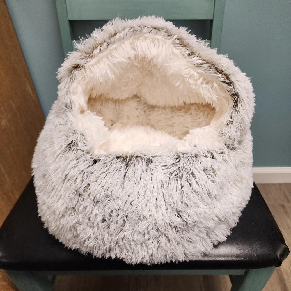 Fuzzy fur pet bed NWOT